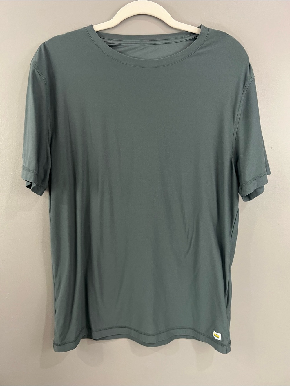 Vuori medium Classic Short Sleeve Crewneck Tee — Slate Green